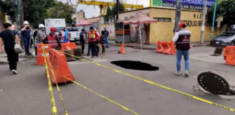Dos socavones aparecen en misma calle de Azcapotzalco, CDMX