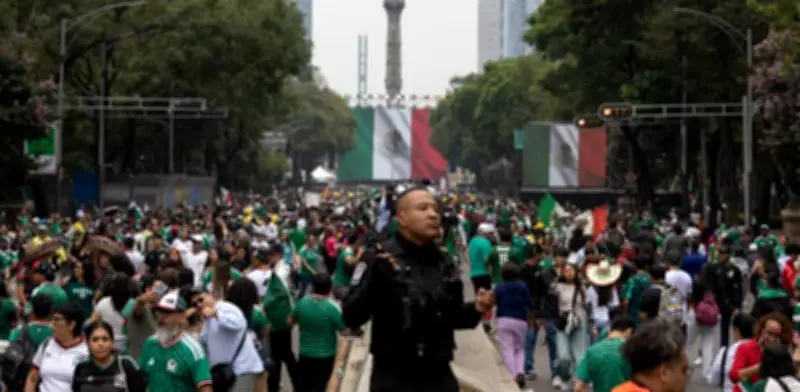 Fiesta mundialista en CDMX: afición mexicana e inglesa celebran previo al partido