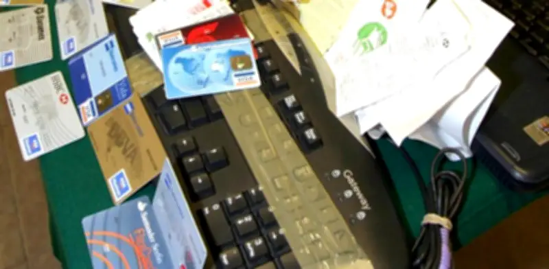 Gabinete de Seguridad asegura mil 500 tarjetas bancarias en Sonora