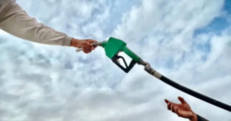 Hacienda mantiene sin subsidio a gasolina Premium; sube apoyo para Magna y diésel