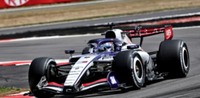 Hamilton domina la sprint pole en Silverstone; Checo Pérez arrancará 19°