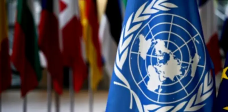 Hombre muere al prenderse fuego frente a la ONU en Nueva York