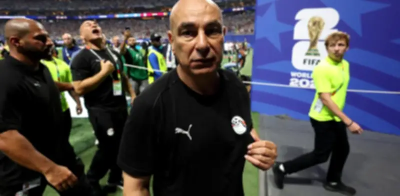 Hossam Hassan escupe a aficionados tras provocación con bandera de Israel en Mundial 2026