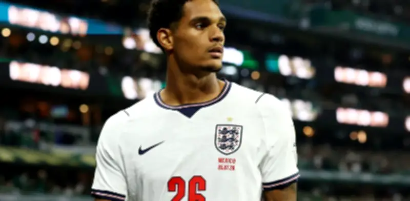 Inglaterra estudia apelar la roja a Quansah tras precedente de Balogun
