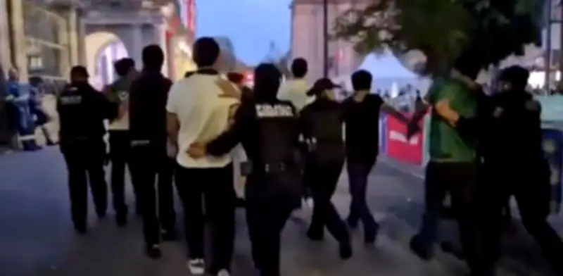 Intento de portazo en Fan Fest de Guadalajara deja 15 detenidos y dos policías heridos