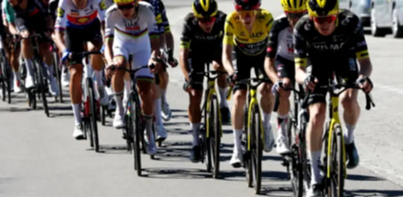Isaac del Toro impulsa a Pogacar y UAE domina la etapa 3 del Tour de Francia 2026