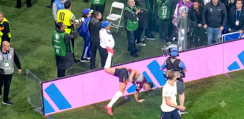 Jordan Henderson se despide del Mundial tras fractura en el Estadio Ciudad de México