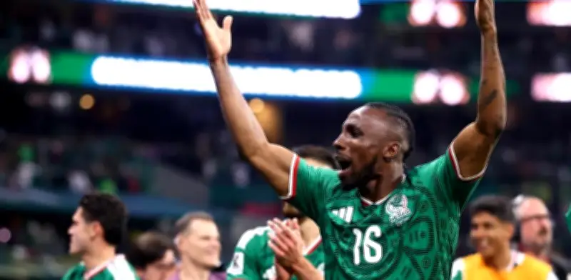 Julián Quiñones iguala récord de goles en Mundiales con México