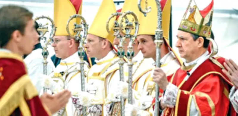 Lefebvrianos ignoran a León XIV y consagran cuatro obispos en Suiza