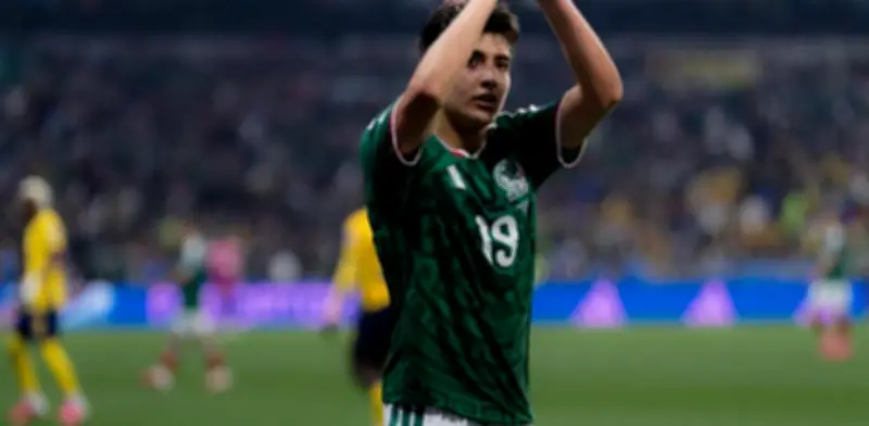 Liverpool lidera puja por Gilberto Mora; cláusula de 20 mde