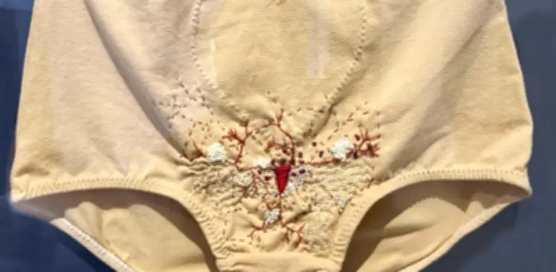 Mala Madre: exposición en Oaxaca cuestiona mitos de la maternidad con bordados