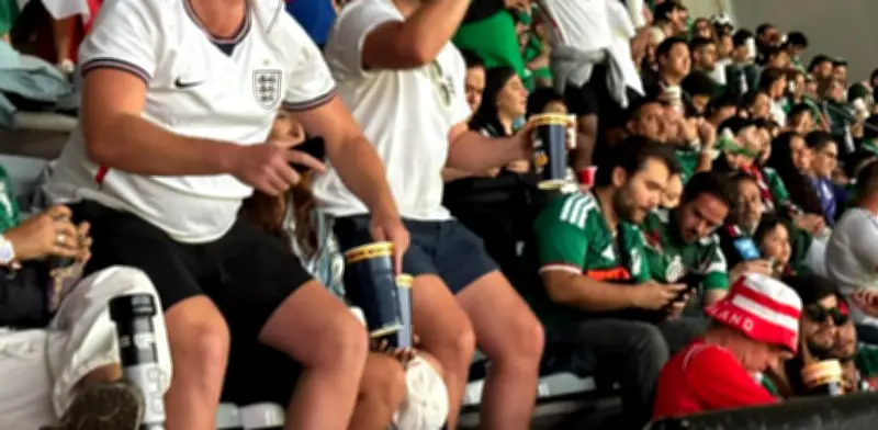 Música ameniza espera de hora por tormenta en México vs Inglaterra