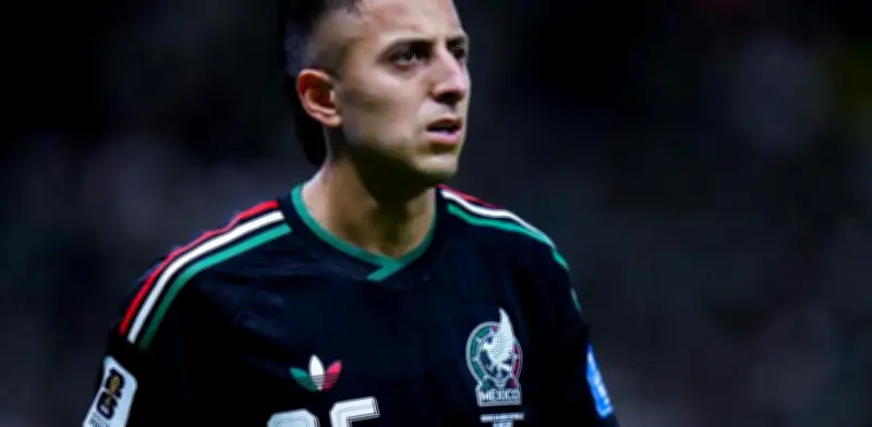 Mundial 2026: Roberto Alvarado a una asistencia de la marca histórica de México