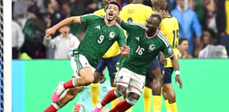 México vence 2-0 a Ecuador y rompe racha de 40 años sin quinto partido en Mundial