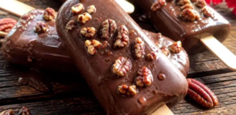 Paletas de nuez cubiertas de chocolate: receta fácil y cremosa