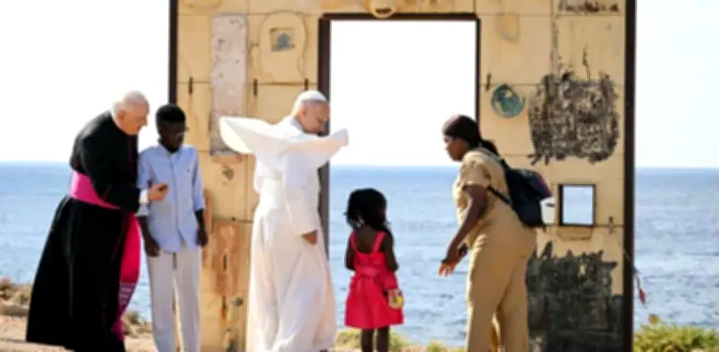 Papa León XIV insta a Europa a proteger e integrar a migrantes en Lampedusa