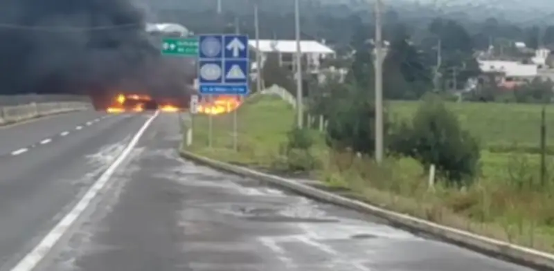 Pipa explota en Tlaxcala tras desprenderse de tráiler; cierran autopista México-Veracruz