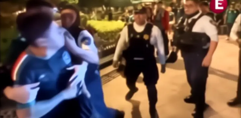 Policía noquea a aficionado del Tri en Querétaro; abren investigación
