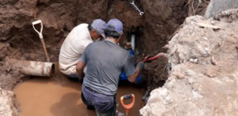 Reparan fugas de agua por grieta de 750 metros en San Juan de Aragón
