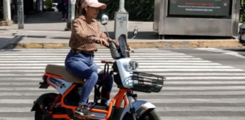 Semovi pide a comercializadoras registrar modelos de monopatines y bicis eléctricas