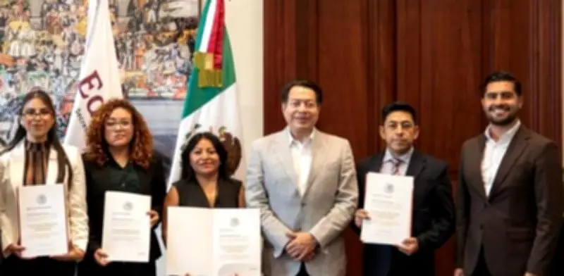 SEP entrega nombramientos a nuevos integrantes de la CAAD