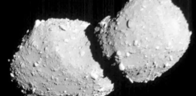 Sonda japonesa Hayabusa2 capta asteroide con forma de muñeco de nieve