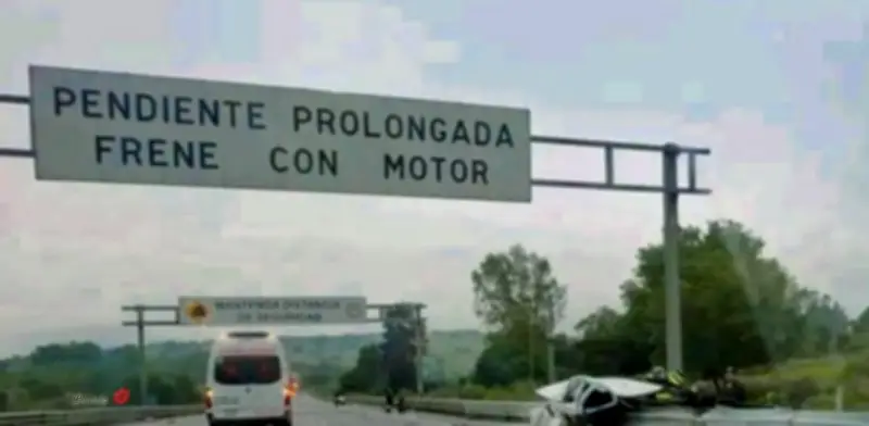 Tragedia en México-Querétaro: barra de contención atraviesa auto; 2 muertos