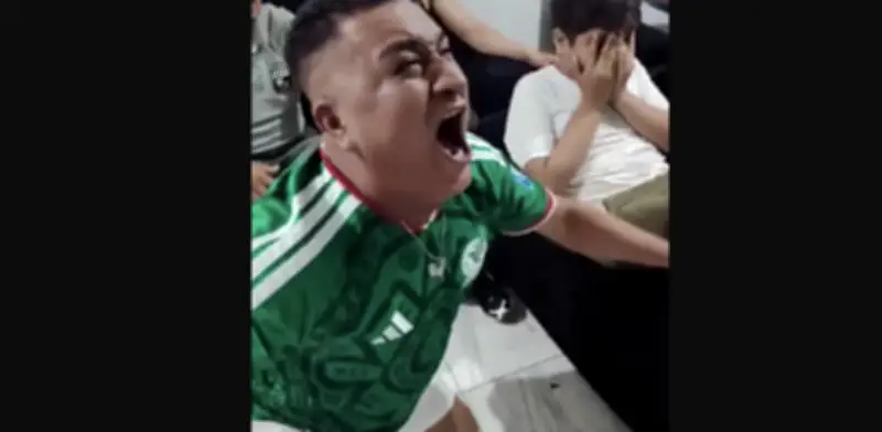 Video de aficionado mexicano devastado por eliminación causa debate global