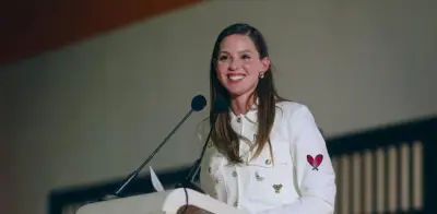 Mariana Rodríguez lanza 'Arcoíris humano', su debut en la música infantil