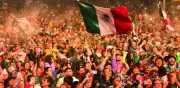 Clara Brugada celebra triunfo de México 2-0 ante Ecuador en el Parque Tezozómoc