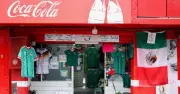 Mundial 2026 impulsa consumo en México, pero acciones de Femsa, Arca y Coca-Cola no lo reflejan