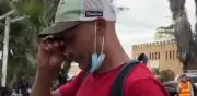 Padre venezolano busca a su hijo entre escombros tras terremotos