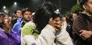Tres mujeres detenidas tras riña en el Ángel de la Independencia por derrota de México